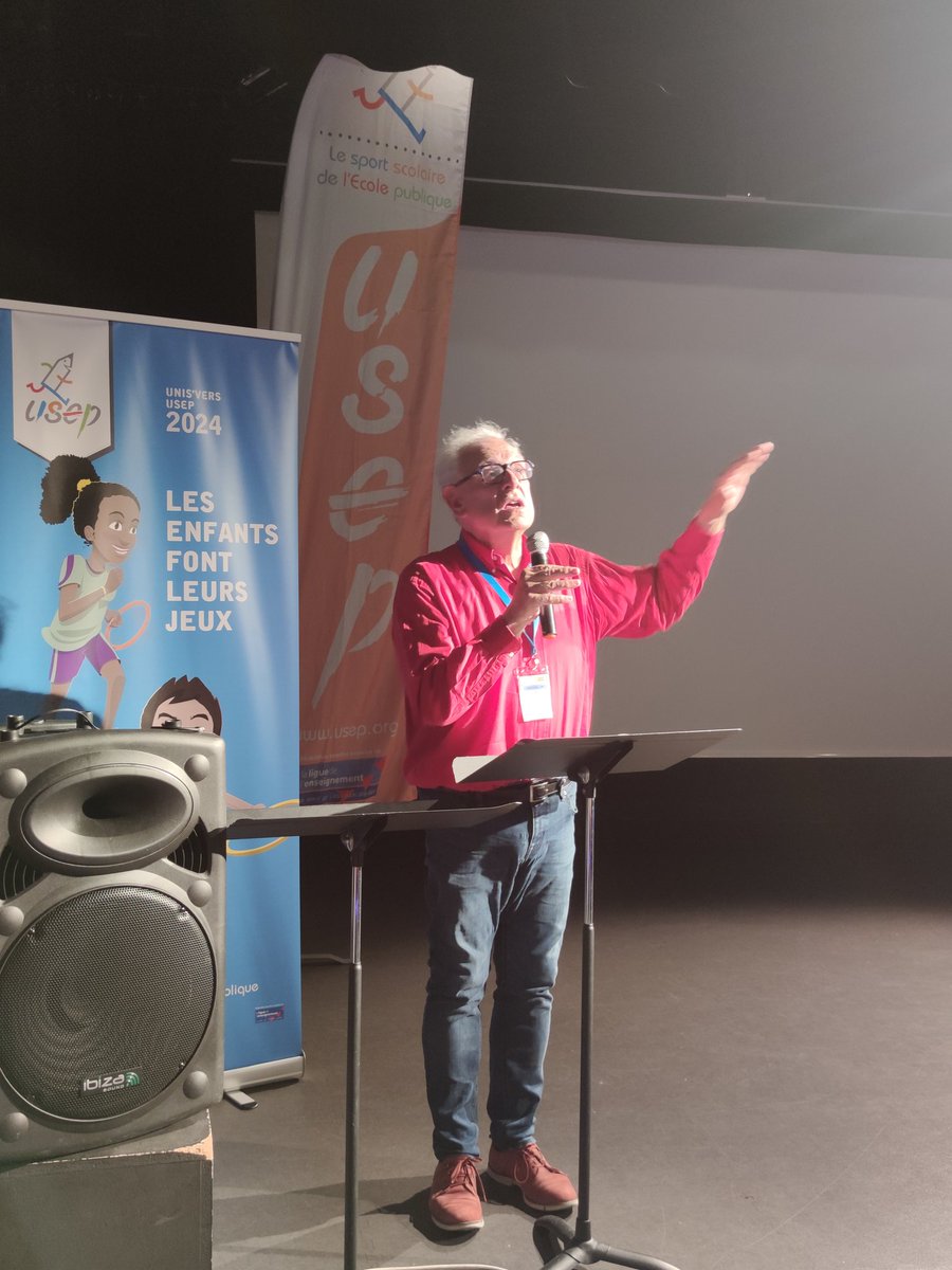 [Stage des dirigeants]
Sur le thème de "L'enfant acteur, l'enfant auteur"  @PhilippeMeirieu  rappelle en introduction que chaque enfant doit être appréhendé dans sa globalité et pas seulement au regard de ses difficultés.