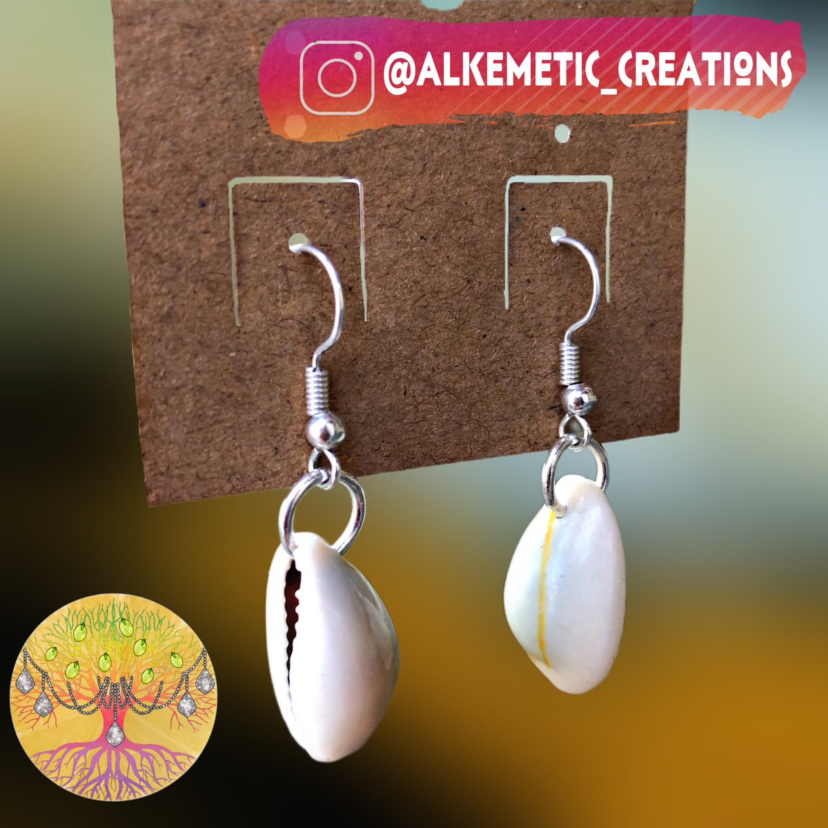 Simple Cowrie Shell 🐚 Dangle Earrings. 

#cowrieshell #shellearrings #crystaljewelry #healingjewelry #crystals #smallbusinessowners #shopblackowned #blackbusinesswomen #blackbusinessowner #entrepreneur #spiritual #consciousness #healing #followme #alkemeticcreations