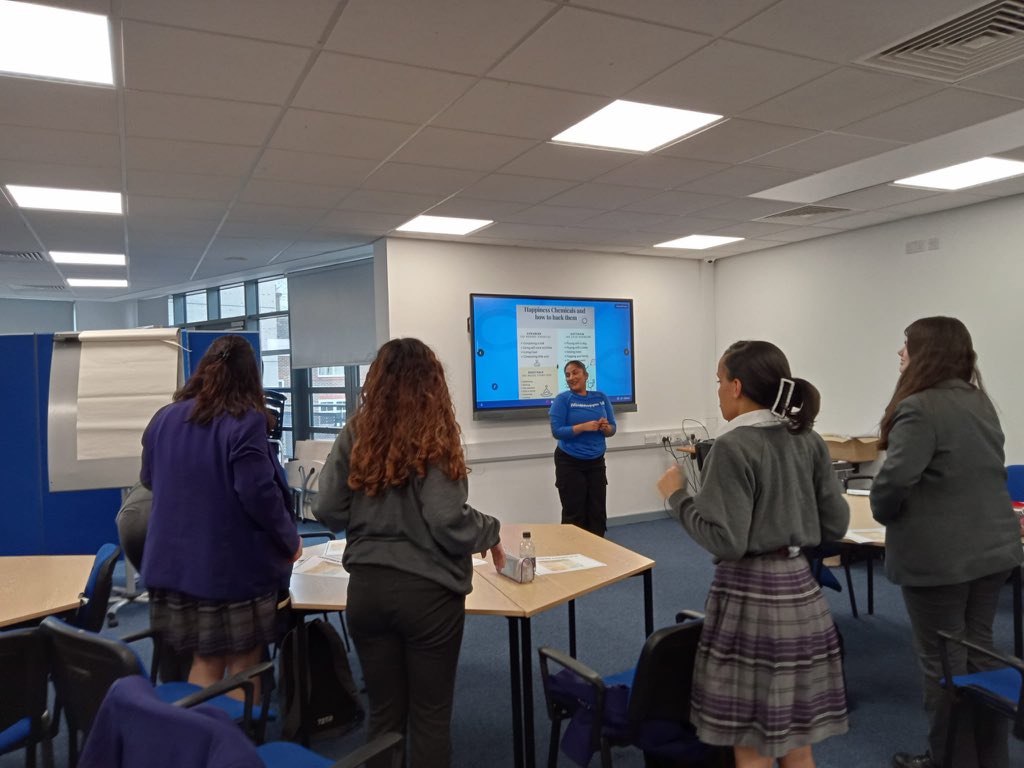 belindakaurs_'s tweet photo. Yesterday @TheElmsAcademy delivering a workshop on behalf of @mindmapperuk talking all things mental health and dealing with stress. https://t.co/qtMSGMXZo2