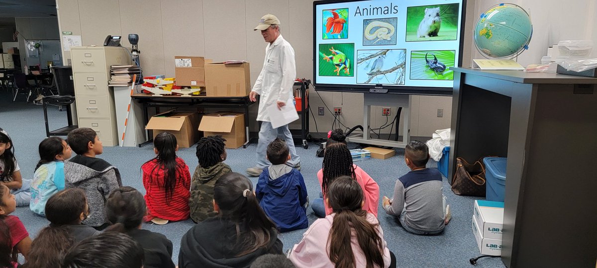 StephenHurst14's tweet photo. 2nd graders at Kirk Elementary had a blast classifying animals based on their body coverings.  @KirkElementary @CyFairISD https://t.co/yKBz0Z22U6