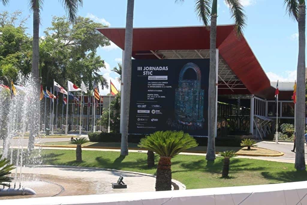 aba_rd's tweet photo. #ABAInforma| Expertos de 14 países celebran convención #iberoamericana sobre ciberseguridad. Con Punta Cana como sede, explorarán de miércoles a viernes las vías para investigación, #desarrollo, #innovación y cooperación en materia de ciberseguridad.
🔗https://t.co/VPYUsyhrVC https://t.co/yAamQvJeIF
