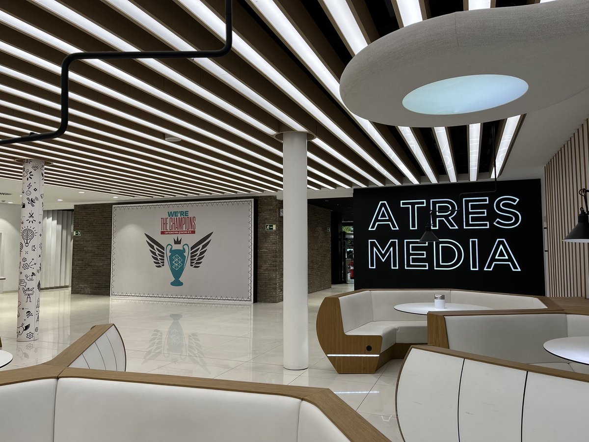 atresmediacom's tweet photo. 🗣️ ¿Quieres estudiar comunicación corporativa? 

👉🏼 Conoce el máster de @UniversidadVIU en el que colaboramos desde #Atresmedia

👉🏼 Descubre la realidad de la #ComunicaciónCorporativa y estratégica con profesionales en activo del mayor grupo audiovisual español https://t.co/d8DbK0iMxm