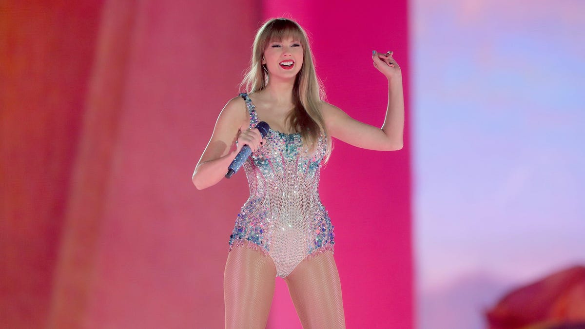 Taylor Swift Absolutely Slayed in $100 Million FTX Deal dlvr.it/Smkyl5