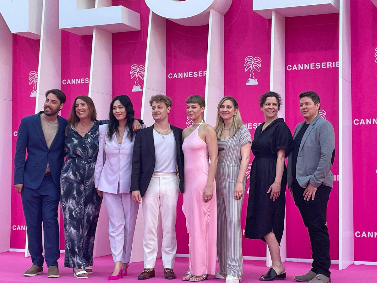 Télé-Québec (@telequebec) on Twitter photo L'équipe de « L’air d’aller » sur le tapis de rose de <a href="/CANNESERIES/">CANNESERIES</a>
#CANNESERIES #CultureQc
<a href="/_URBANIA/">URBANIA</a> <a href="/URBANIAMedia/">URBANIA MEDIA</a> L'équipe de « L’air d’aller » sur le tapis de rose de <a href="/CANNESERIES/">CANNESERIES</a>
#CANNESERIES #CultureQc
<a href="/_URBANIA/">URBANIA</a> <a href="/URBANIAMedia/">URBANIA MEDIA</a>