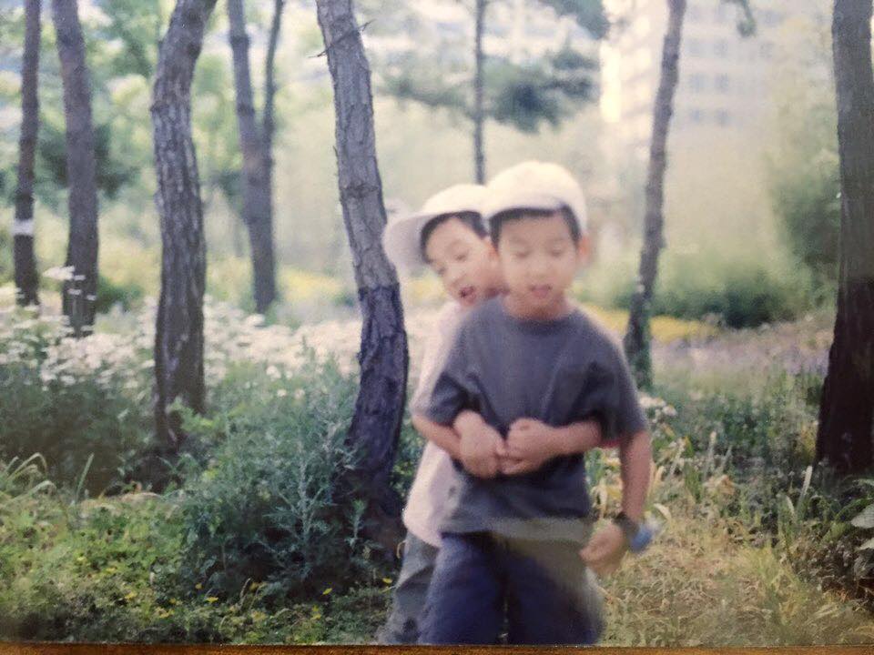 tweetbrandon's tweet photo. @doobintwt A few w/ him and his brother...
#voteforkamden #boysplanet d/l #mnetplusapp now & vote before the end of today (4/20) & again, VOTE for Kamden Na! https://t.co/AxOPDDrrQ2