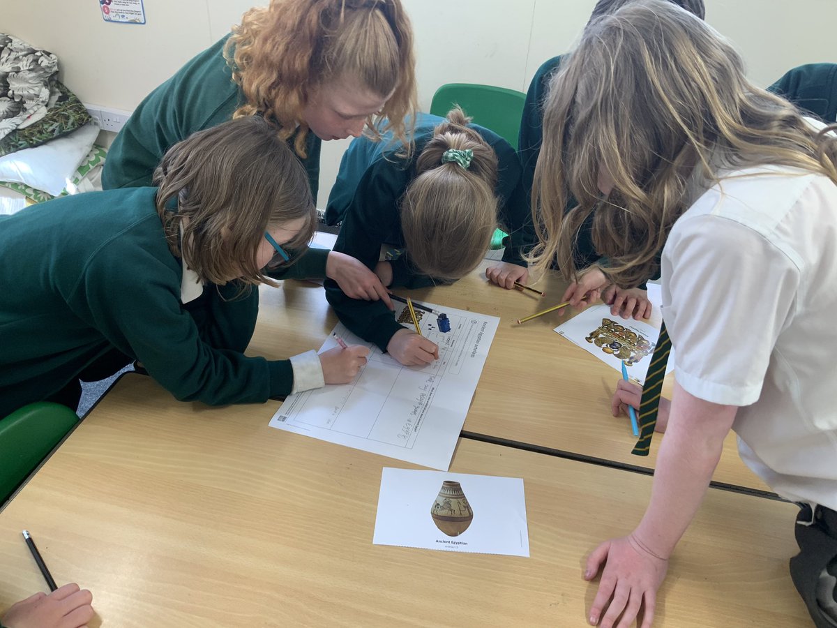 NorthTown3EF's tweet photo. In history, we have started our new topic Ancient Civilisations! We looked closely at artefacts and thought about what they were used for and what they tell us about the past! 🤔 https://t.co/b3i4d7nBl0