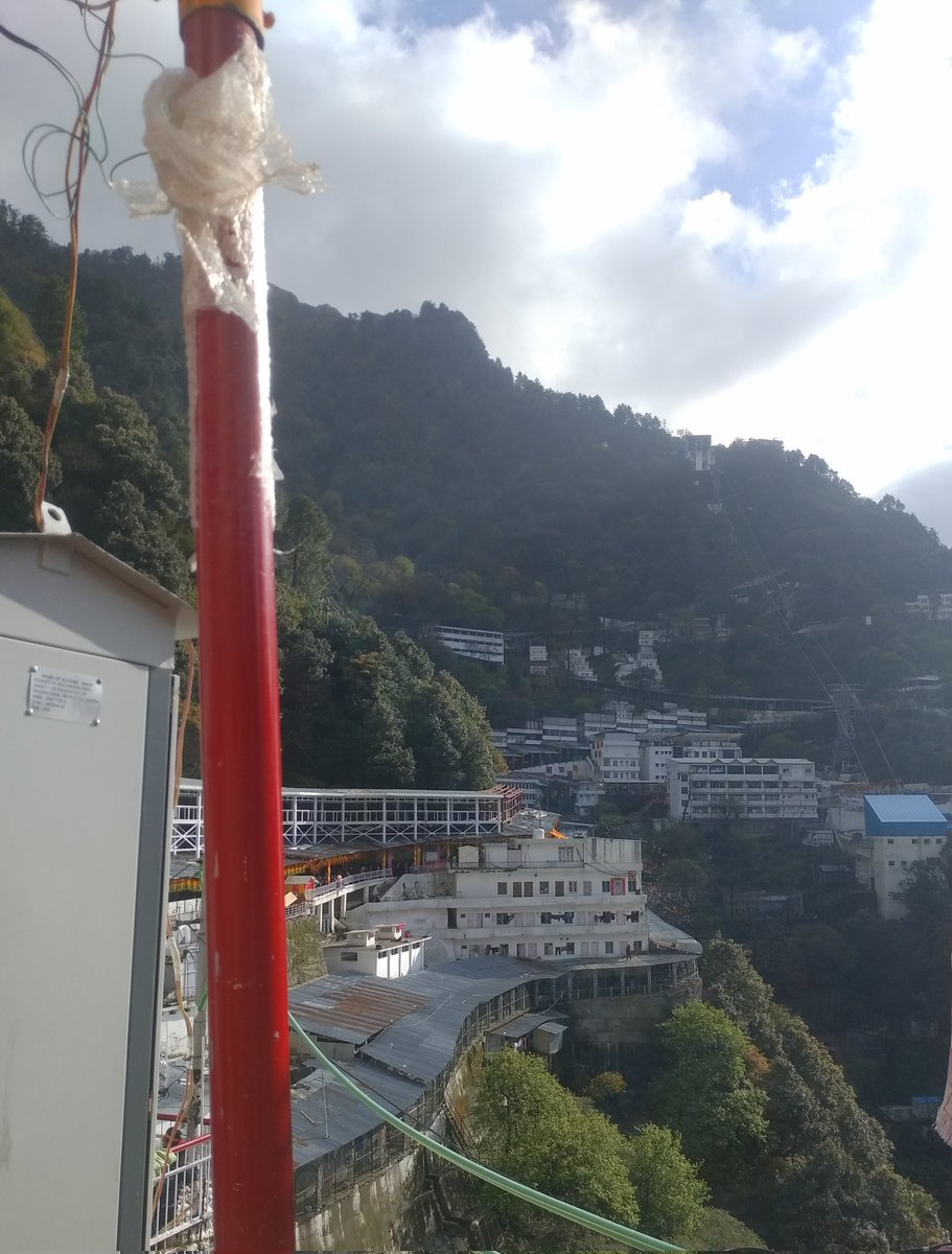 PriyankaJkP's tweet photo. जो सुख नहीं पूरे संसार में
वो सुकून है इस दरबार में.. https://t.co/ZR31pLvtdV