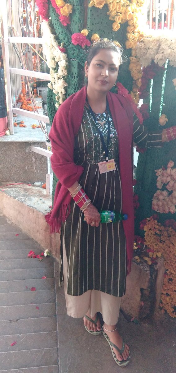 PriyankaJkP's tweet photo. जो सुख नहीं पूरे संसार में
वो सुकून है इस दरबार में.. https://t.co/ZR31pLvtdV