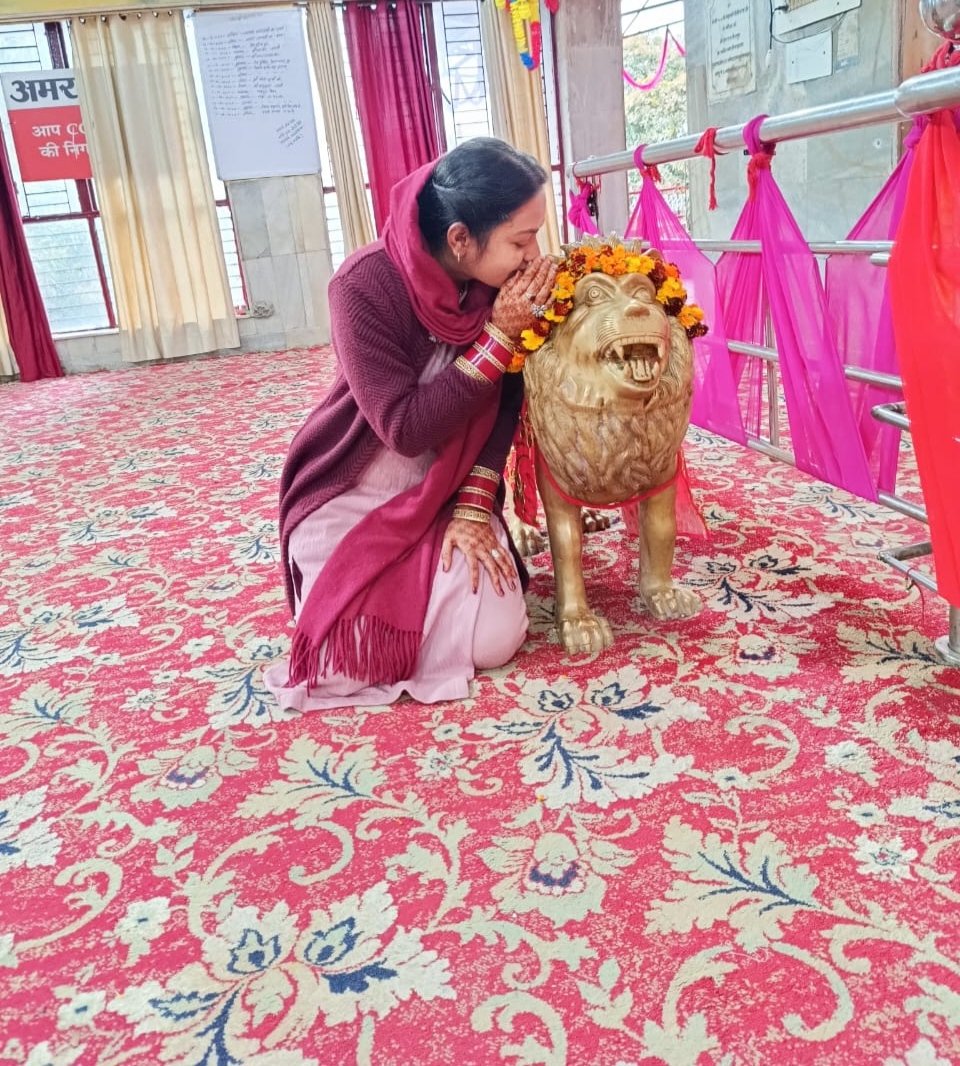 PriyankaJkP's tweet photo. जो सुख नहीं पूरे संसार में
वो सुकून है इस दरबार में.. https://t.co/ZR31pLvtdV