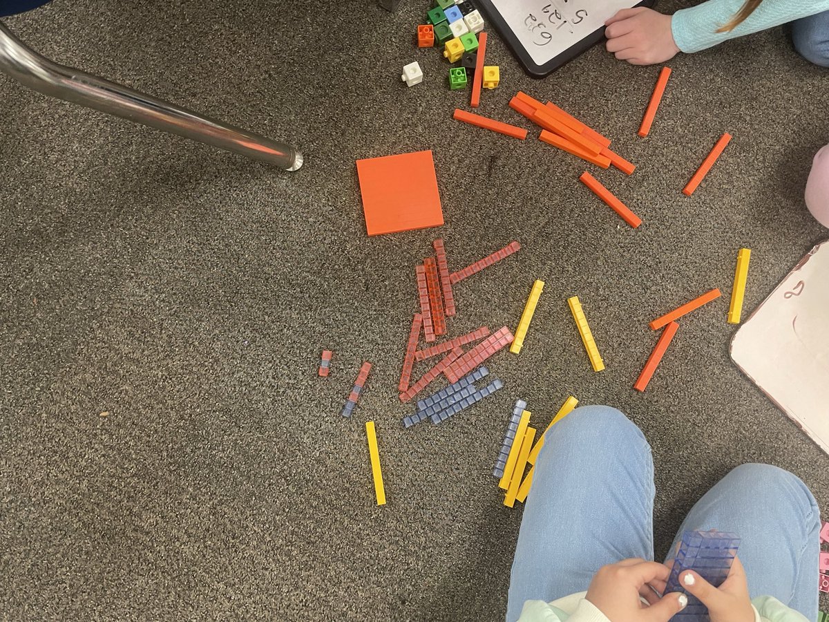 bhedderson's tweet photo. @LEADUWindsor Using base 10 blocks to work through math problems makes everything more fun! https://t.co/8wq962MDcM
