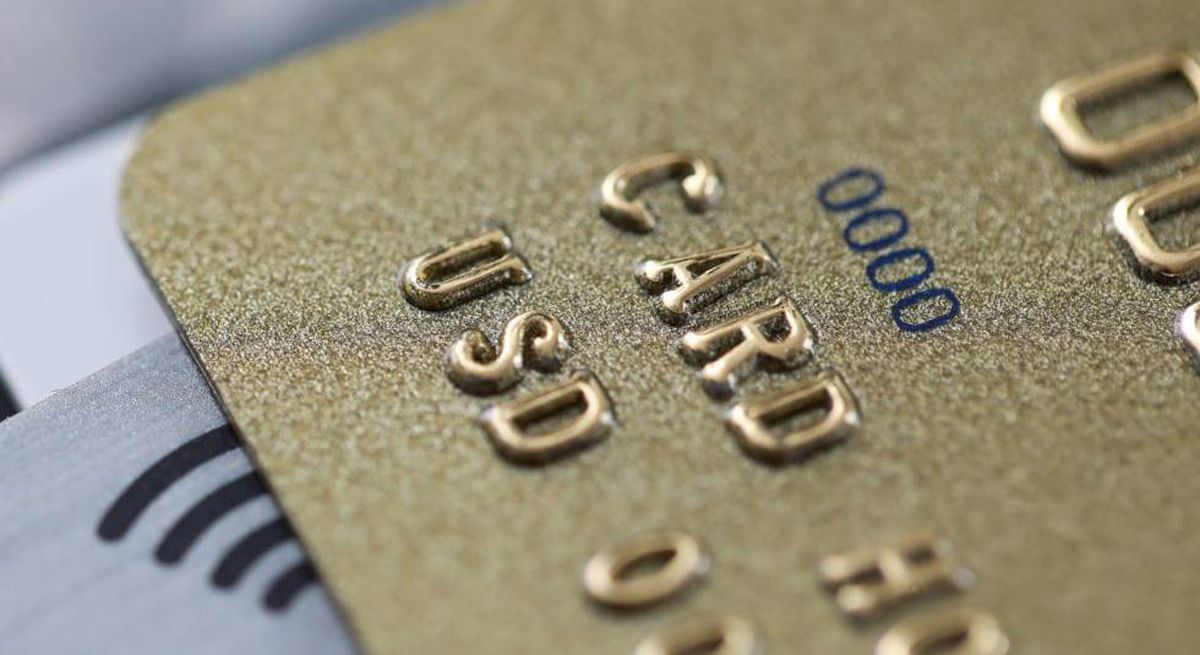 CincoDiascom's tweet image. Los contratos de tarjeta #revolving que permiten a la entidad financiera cambiar unilateralmente la TAE podrán será anulados por los #tribunales. cincodias.elpais.com/cincodias/2023…