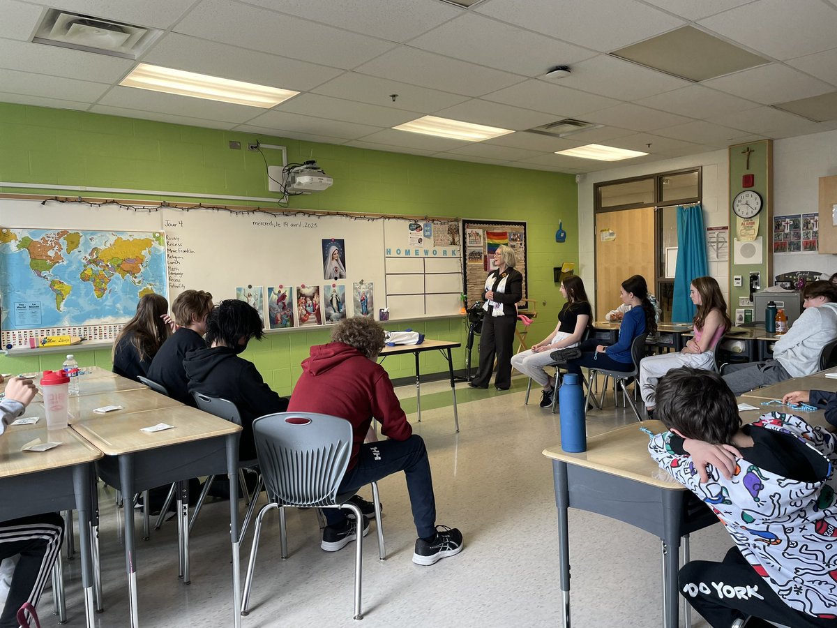 fi_mme's tweet photo. Today we welcomed Mrs. Ralph with @TheRosaryAposto. Thank you for leading us in prayer. ๐๐ปโ๏ธ #DCDSBFaith https://t.co/sTWmIc1jC8