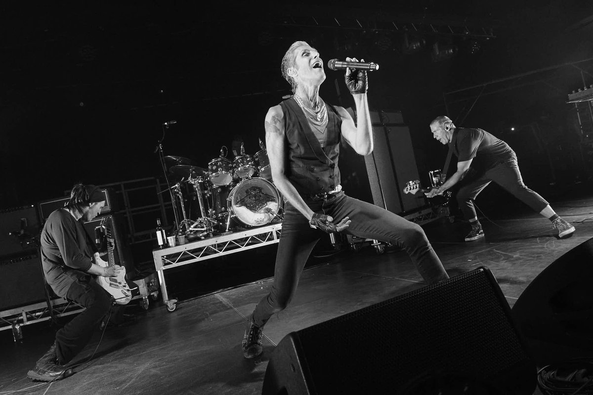 janesaddiction's tweet image. Night #1 done. Last night was electric - Thank you, Sydney! 🇦🇺

📸 : @maclayheriot