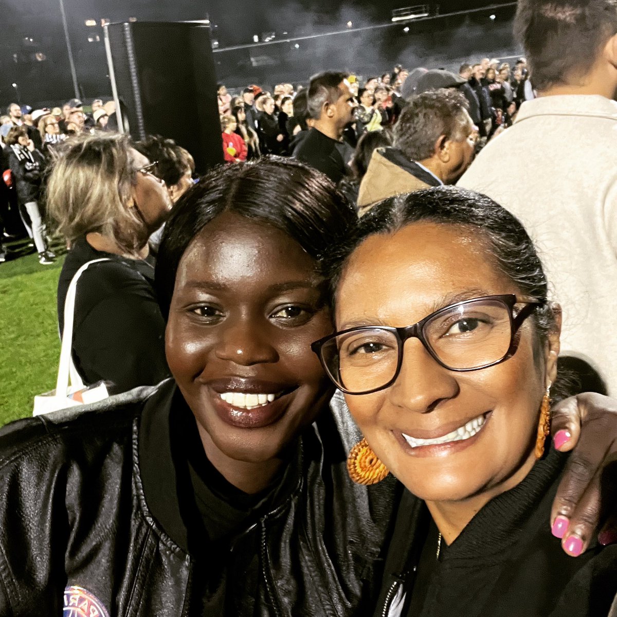 NovaPeris's tweet image. Finally met gorgeous sista @AkecMakur at Ngarra Jarra Noun Ceremony. We both feat. in #TheRippleEffect  “There's power in allowing yourself 2 be known &amp;amp; heard, in owning your unique story, in using your authentic voice. And there's grace in being willing to know and hear others."