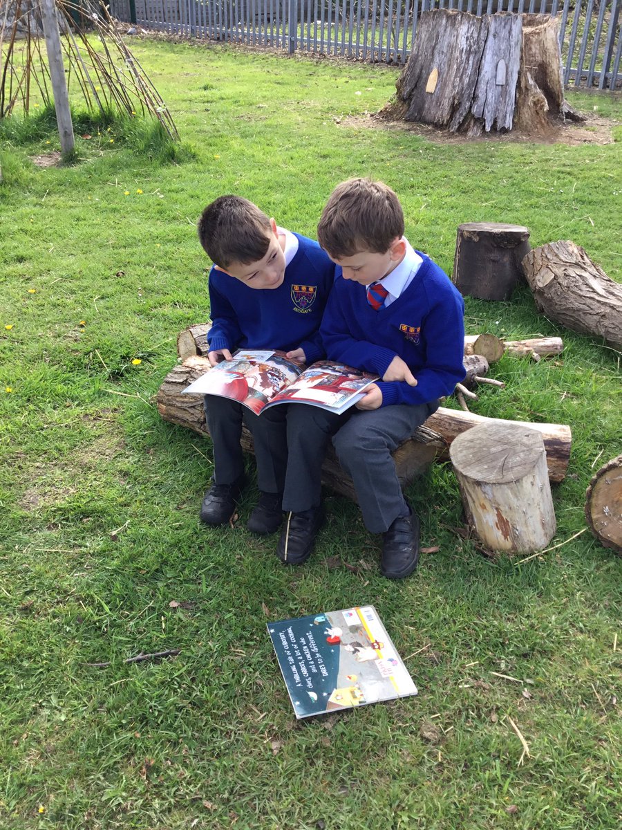 Y4RedgateCP's tweet photo. Reading for pleasure. Where is your favourite reading place? π #rcpenglish #rcpwellbeing #rcpl4l #mrsc https://t.co/UuqCwDoTVm