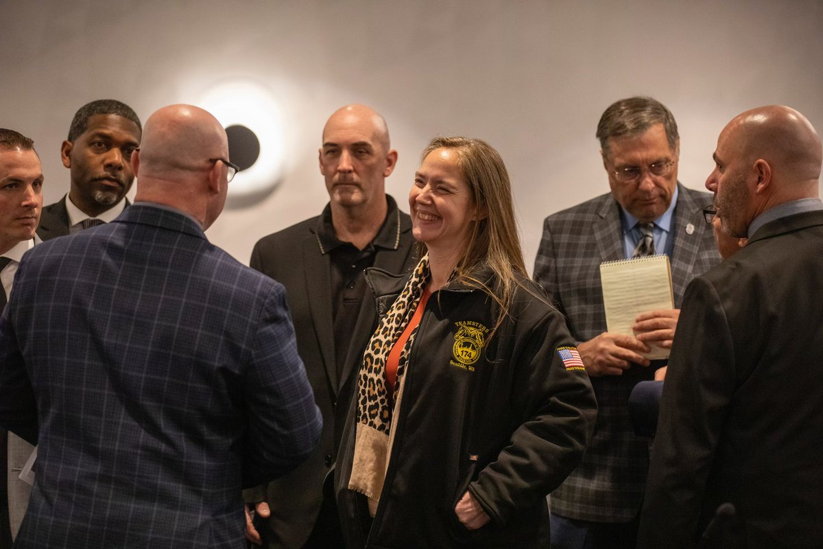 TeamsterSOB's tweet photo. We appreciate your commitment, dedication, and eagerness to learn throughout this process…Your efforts &amp; presence here are further affirming that you are the most important asset @UPS has and you deserve a contract that reflects that #THANKYOU #TeamsterStrong #PayUpUPS https://t.co/APSixS4hho