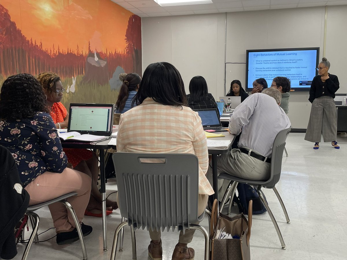 NislOsborne's tweet image. 8 Behaviors of Mutual Learning and defining effective leadership for student learning with our talented Baton Rouge, Louisiana #LearningtoLeading NISL cohort. My thanks to our generous and flexible hosts at @WBRSchools and Mr. Jackson at @PortAllenPels !