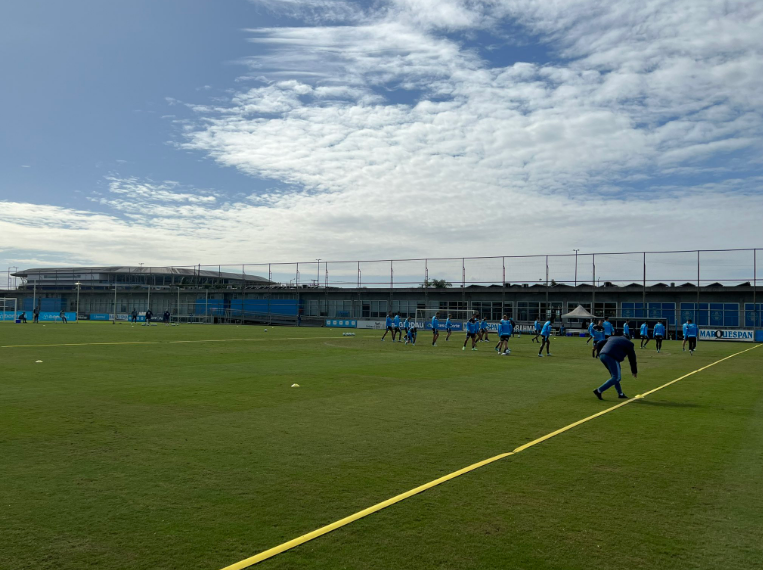 Gremio__EN's tweet photo. Good morning, Gremistada! ☀️ Let's go for another morning of training! https://t.co/Nk4D4DfQBD