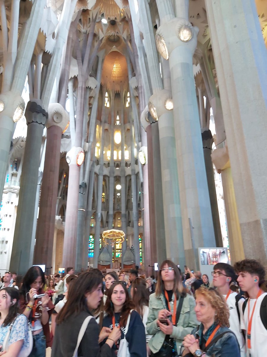 csaamparod's tweet photo. Impresionante la Sagrada Familia, monumental expresión arquitectónica de Gaudi https://t.co/wEzbwIHm8R