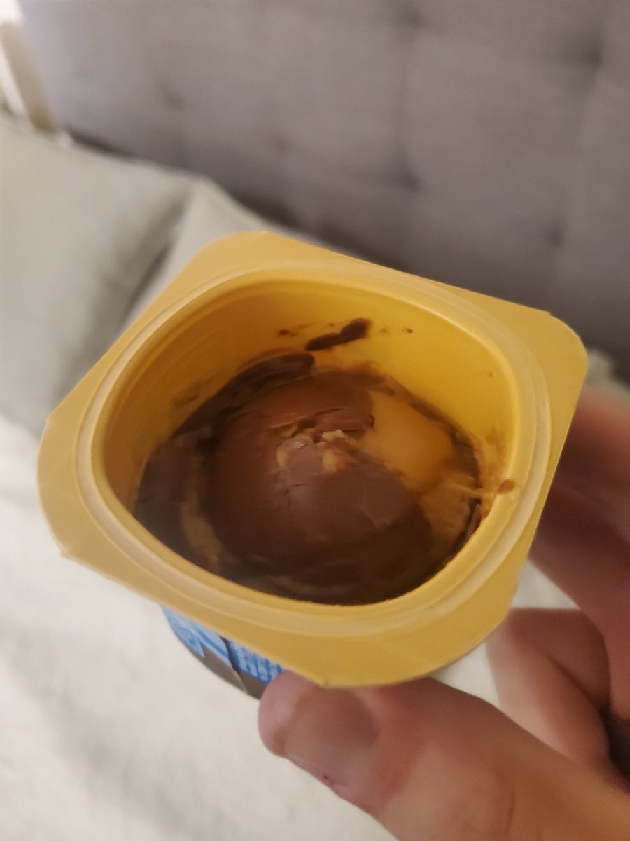 barros014's tweet photo. Inaceptable como me vino el manjarate cuando lo abrí ayer. Esto ya es abuso, por ahorrarse unos pesos sacrifican un producto muy bueno. Muy mal @Soprole, perdieron a un cliente... @SERNAC https://t.co/9IGGljwPBB