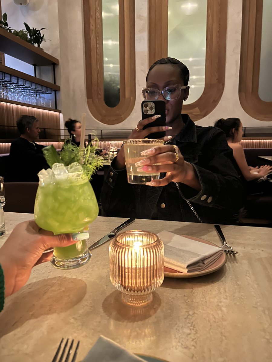 idomyownstuntss's tweet image. I love going out to eat with my best friend