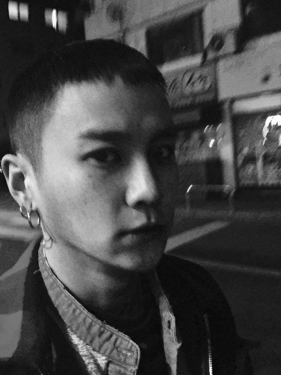 young11207's tweet photo. 사실 오늘 몸상태 안 좋아서 퇴근하자마자 기절했는데 (결론은 도니 놓쳤다는 뜻) 뒤늦게 보는 도니도 너무 사랑스럽구... 귀엽구... 이 남자 실물 까먹겠네 보고싶다 https://t.co/xA62b5JT3d