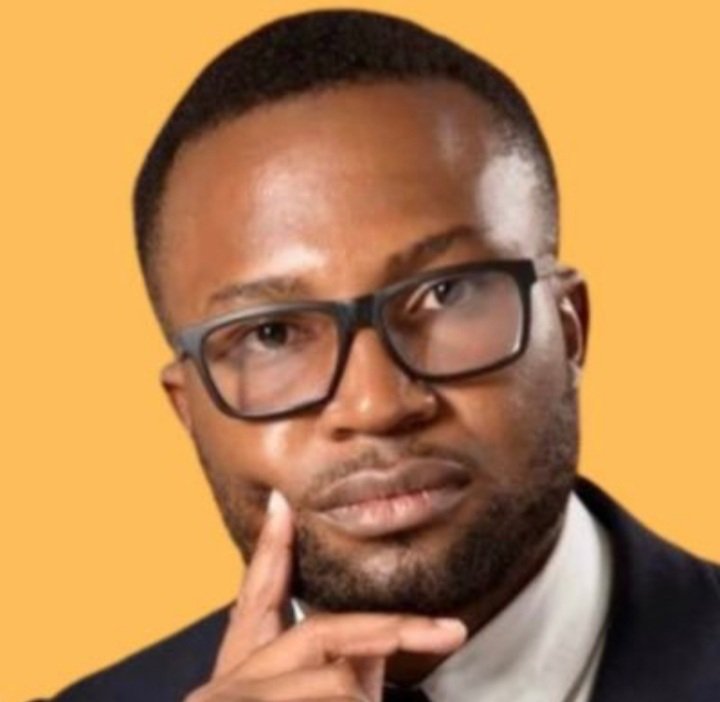 Buhlemaan's tweet image. We don't hate this guy we just don't like the fact that he's advocating for 🇿🇦 while Zimbabwe is collapsing. Go fight for your people brother