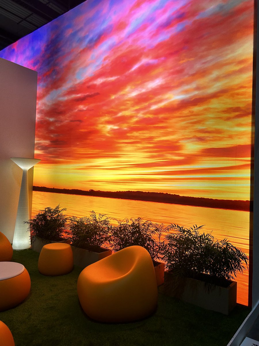 alparkdave's tweet image. Some of the best digital effect design displays yday, my phone doesn’t do it justice! Thank you Salone for giving me all the inspo I need 😎 #Salonedelmobile2023 #SaloneDelMobile