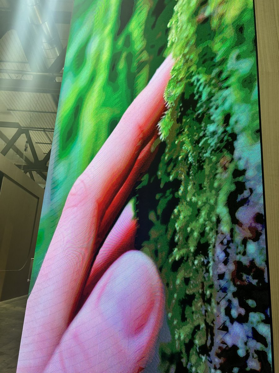 alparkdave's tweet image. Some of the best digital effect design displays yday, my phone doesn’t do it justice! Thank you Salone for giving me all the inspo I need 😎 #Salonedelmobile2023 #SaloneDelMobile