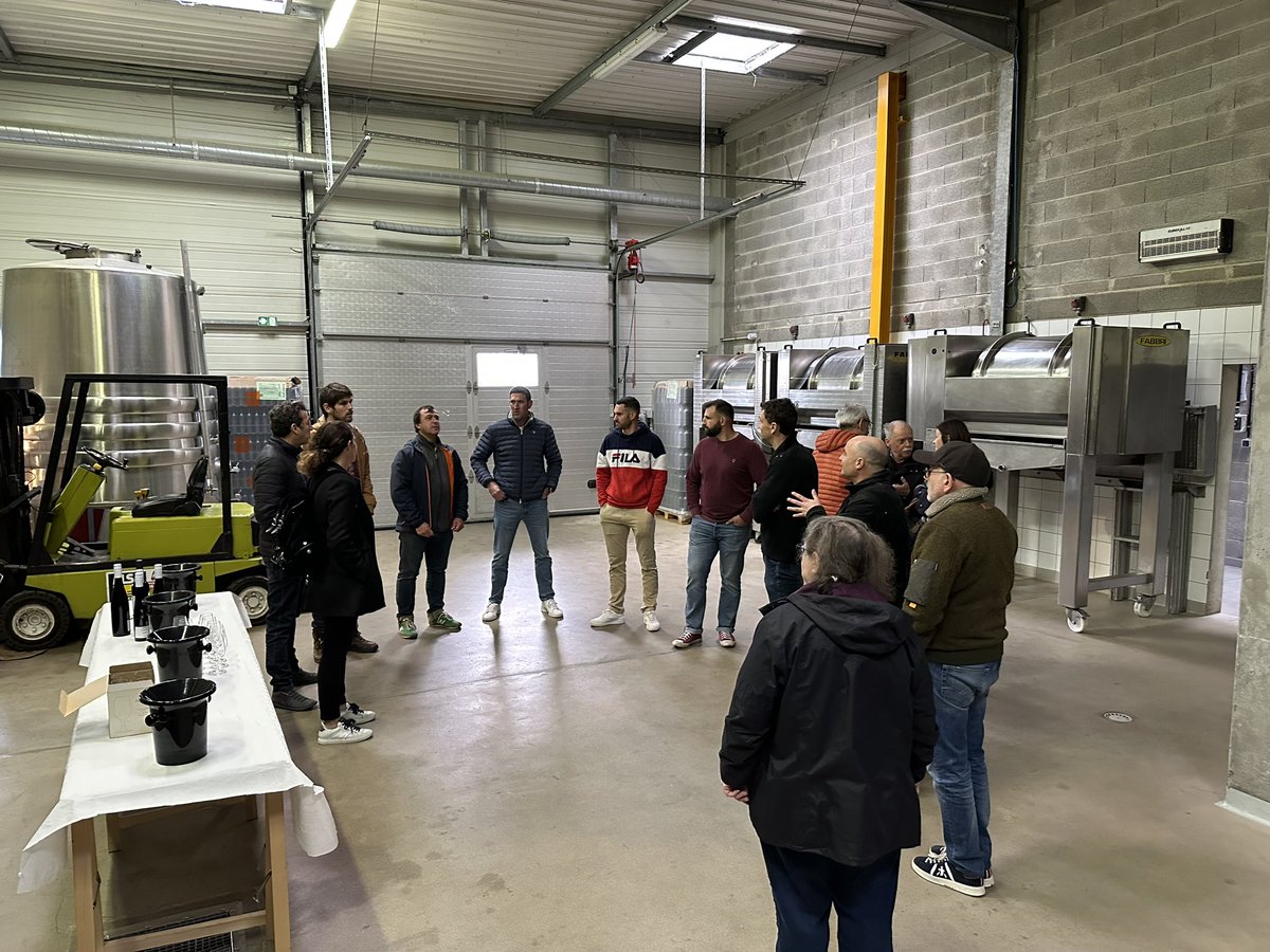 KomlanAvia's tweet photo. Visite dâune dĂ©lĂ©gation des Vignobles Foncalieu @INRAE_Colmar. Des Ă©changes trĂšs productifs et constructifs pour lâavenir. #ResDur #vigne #viticulture #resistance_maladie #INRAE_ResDur @INRAE_France @SvqvUmr https://t.co/RG4N0PCHge