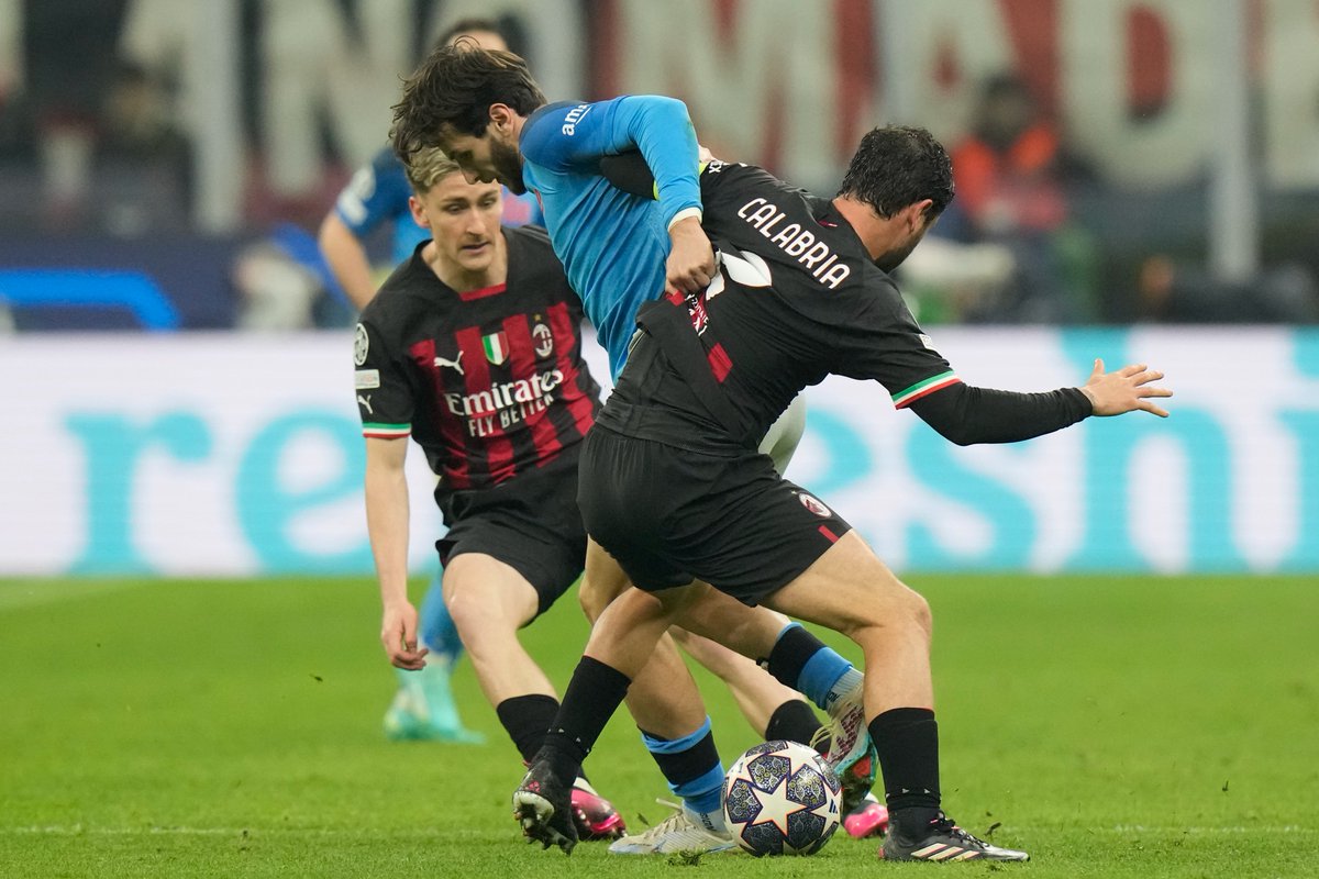 StatmanDave's tweet photo. Against Napoli, Davide Calabria won more tackles (8) than he completed passes (7).

Destroyer. 💥 https://t.co/0ZQsj94yrD