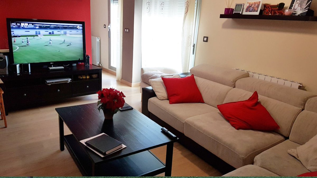 Innova_LM's tweet photo. Ático dúplex con #terrazas EN LA ZONA TRANQUILA DEL BULEVAR DE CUARTE. En la parte baja tenemos salón con zona de estar y comedor y salida a una terraza, cocina, un dormitorio y baño. Por una escalera al aire con peldaños amaderados accedemos a la planta superior. https://t.co/bf9PDQYQOB