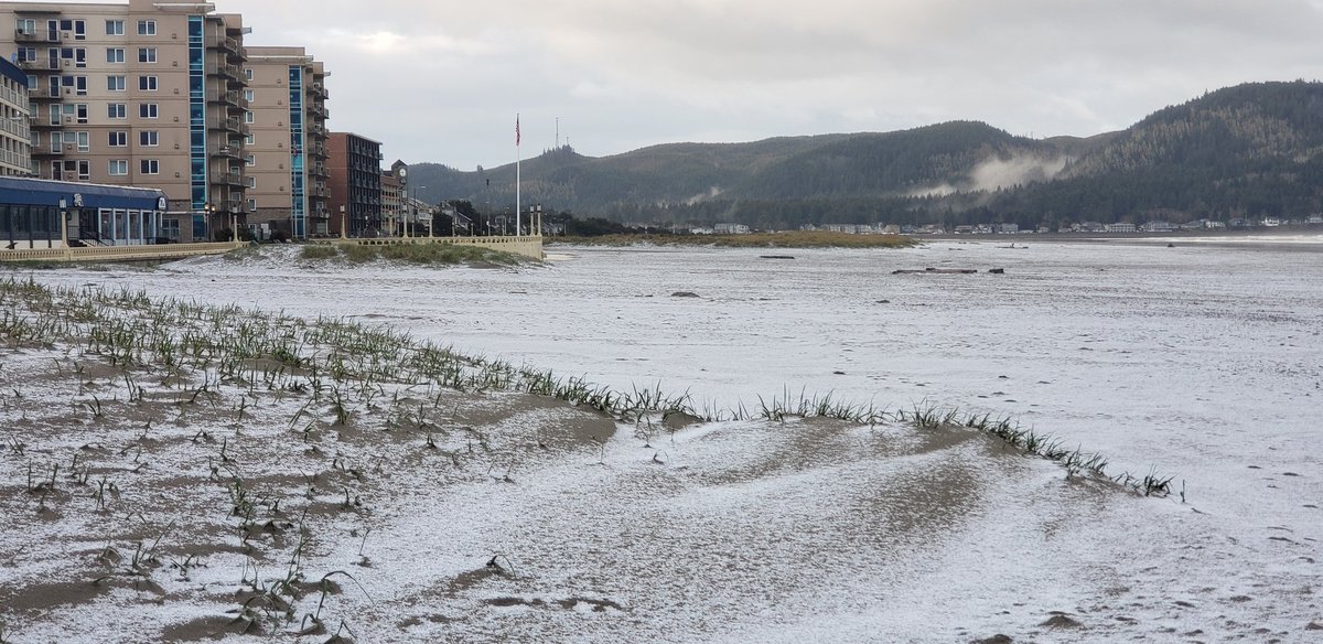 KGWphotog's tweet image. What the hail? Kinda chilly in Seaside. @KGWNews #hailstorm #Oregon