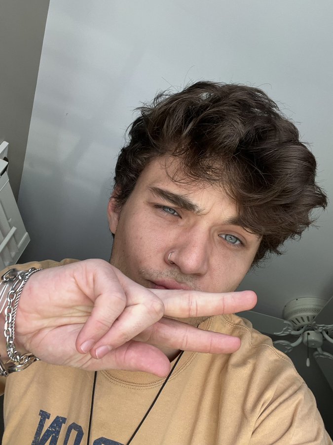 FuFYpLCWwAIyTFA?format=jpg&name=900x900