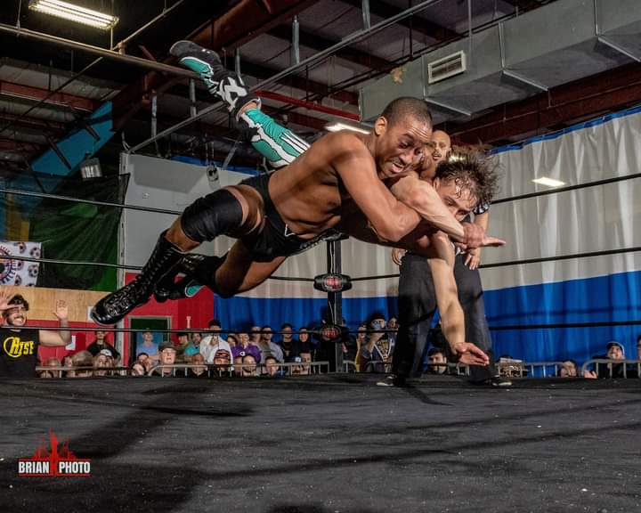 MrDariusCarter's tweet photo. 'Cause I'm well seasoned if you couldn't tell.
{πΈ} @briank_photo
From SAT, 4/15
@WOWPROWRESTLING #HostileTakeover2023
π Staten Island, NY
π @funstation_si
#TheLegendRun Defense #5
20th Overall Heavyweight Title Defense
#AndSTILL #Unprecedented #TheGodOfWarriors https://t.co/EJeCZWUurM