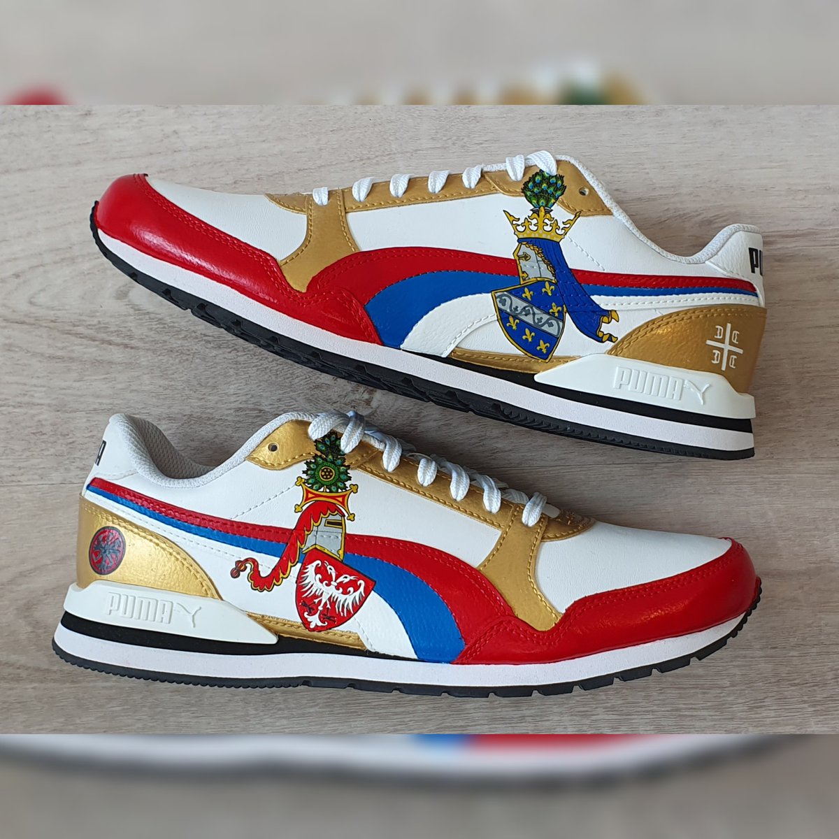 CustomisyB's tweet photo. #Puma , ST Runner v3 L - #Serbian #Heritage
#serbia #Srbija #srb #nemanjici #kotromanic #dynasty #kingdom #empire #middleages #balkan #heritage #heritages #history #prince #king #customsneakers #customisyb #angeluspaint #switzerland #sneakers #customshoes #eagles #eagle #symbol https://t.co/JerkNGJUEq