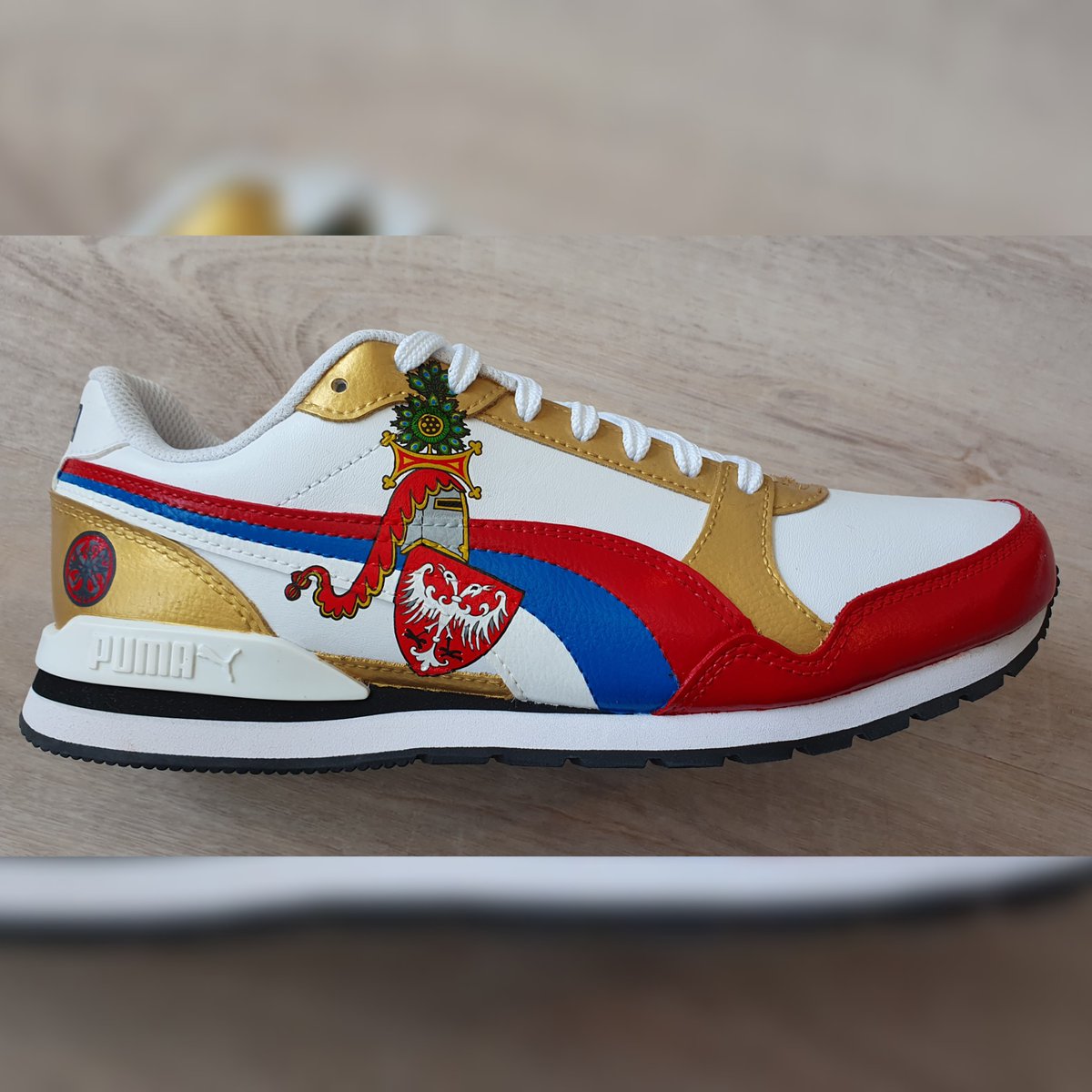 CustomisyB's tweet photo. #Puma , ST Runner v3 L - #Serbian #Heritage
#serbia #Srbija #srb #nemanjici #kotromanic #dynasty #kingdom #empire #middleages #balkan #heritage #heritages #history #prince #king #customsneakers #customisyb #angeluspaint #switzerland #sneakers #customshoes #eagles #eagle #symbol https://t.co/JerkNGJUEq