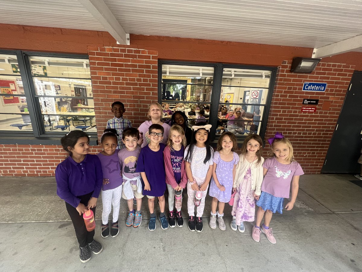 Anderson_Eagles's tweet photo. Anderson supports our military families! We “Purple Up!” to show our support! 🦅📚😊🇺🇸@a4lclub @MilitaryChild https://t.co/B8YclDWcq8