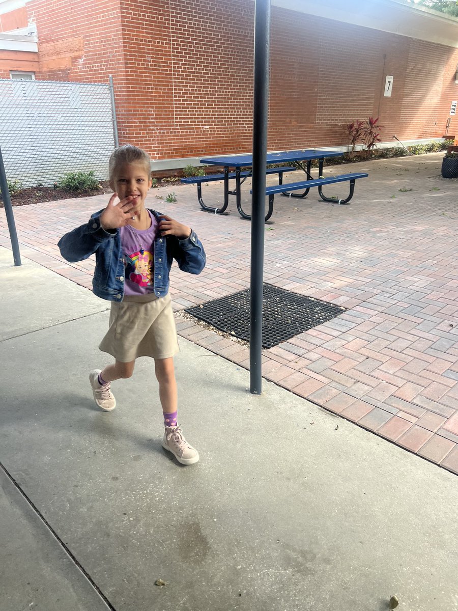 Anderson_Eagles's tweet photo. Anderson supports our military families! We “Purple Up!” to show our support! 🦅📚😊🇺🇸@a4lclub @MilitaryChild https://t.co/B8YclDWcq8