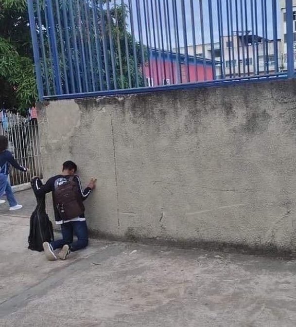 saramacciel's tweet image. adolescente orando pela escola antes de entrar

É PRA ISSO QUE CRENTE TEM QUE COLOCAR FILHO NO MUNDO