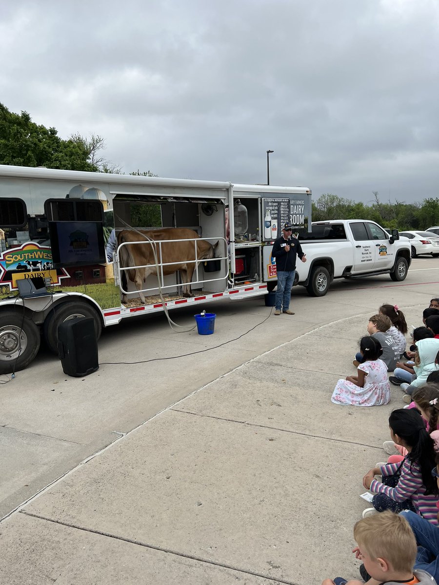 FahrneysFriends's tweet photo. Thank you to @SouthwestDairy for teaching us about dairy cows today. @McSpeddenES https://t.co/lpJA7spoOi