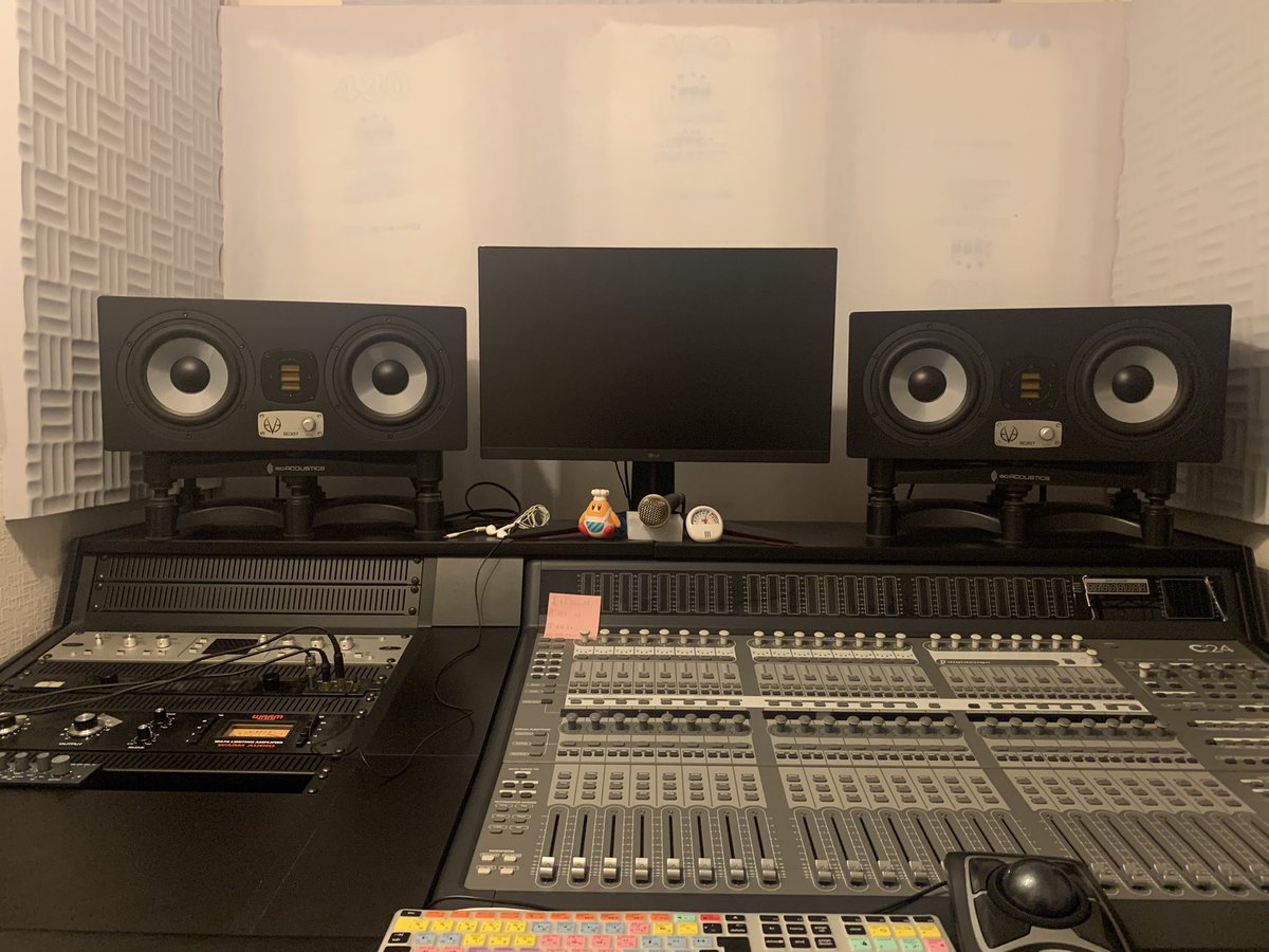 equal_namba's tweet photo. 本日もたくさんのご予約ありがとうございます！

本日も多彩な音楽ジャンルの録音、編集させていただきました！

当スタジオではRap、歌ってみたなど
その他、公共施設で流れるナレーションまで、
幅広いスタイルで録音、編集させていただいております。
はじめての方も是非、お気軽にご相談ください。 https://t.co/05OJXq75Zs