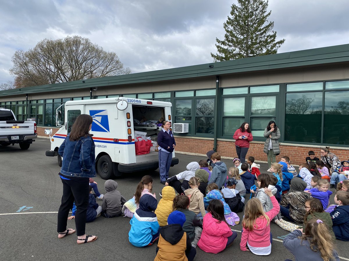 MrsGivenCPM's tweet photo. Great start to Career Day at the Meadow! @MrsWhitCPM https://t.co/JWlDjoKRmp