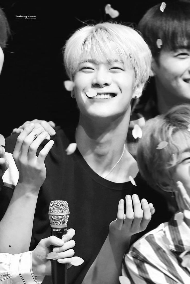 _jjongskies's tweet photo. Behind on these beautiful smiles hides a thousand sadness, pain, and heartache. Behind those every laughter there are tears, sorrow, and discomfort.💔

You guys have a beautiful smiles but the world are just to cruel for you.

Rest in paradise Moonbin see you on the other side💔 https://t.co/W6oBe89cqG