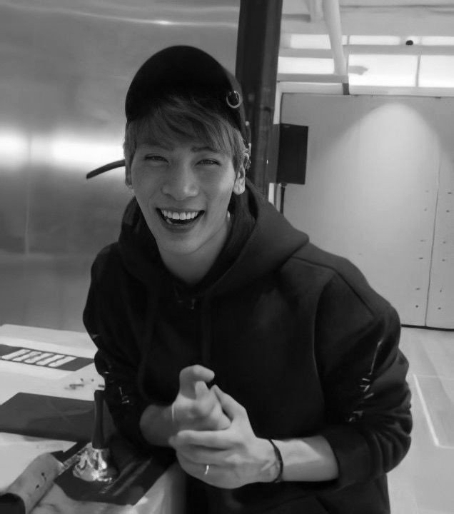 _jjongskies's tweet photo. Behind on these beautiful smiles hides a thousand sadness, pain, and heartache. Behind those every laughter there are tears, sorrow, and discomfort.💔

You guys have a beautiful smiles but the world are just to cruel for you.

Rest in paradise Moonbin see you on the other side💔 https://t.co/W6oBe89cqG