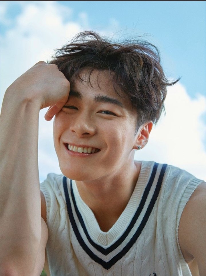 SemIdeiasToUser's tweet photo. eu tô completamente sem chão, não consigo acreditar... Que Deus o tenha em um bom lugar Moonbin, agora vc pode descansar, obrigado por ter sido luz. https://t.co/mrZQe6xQ9K