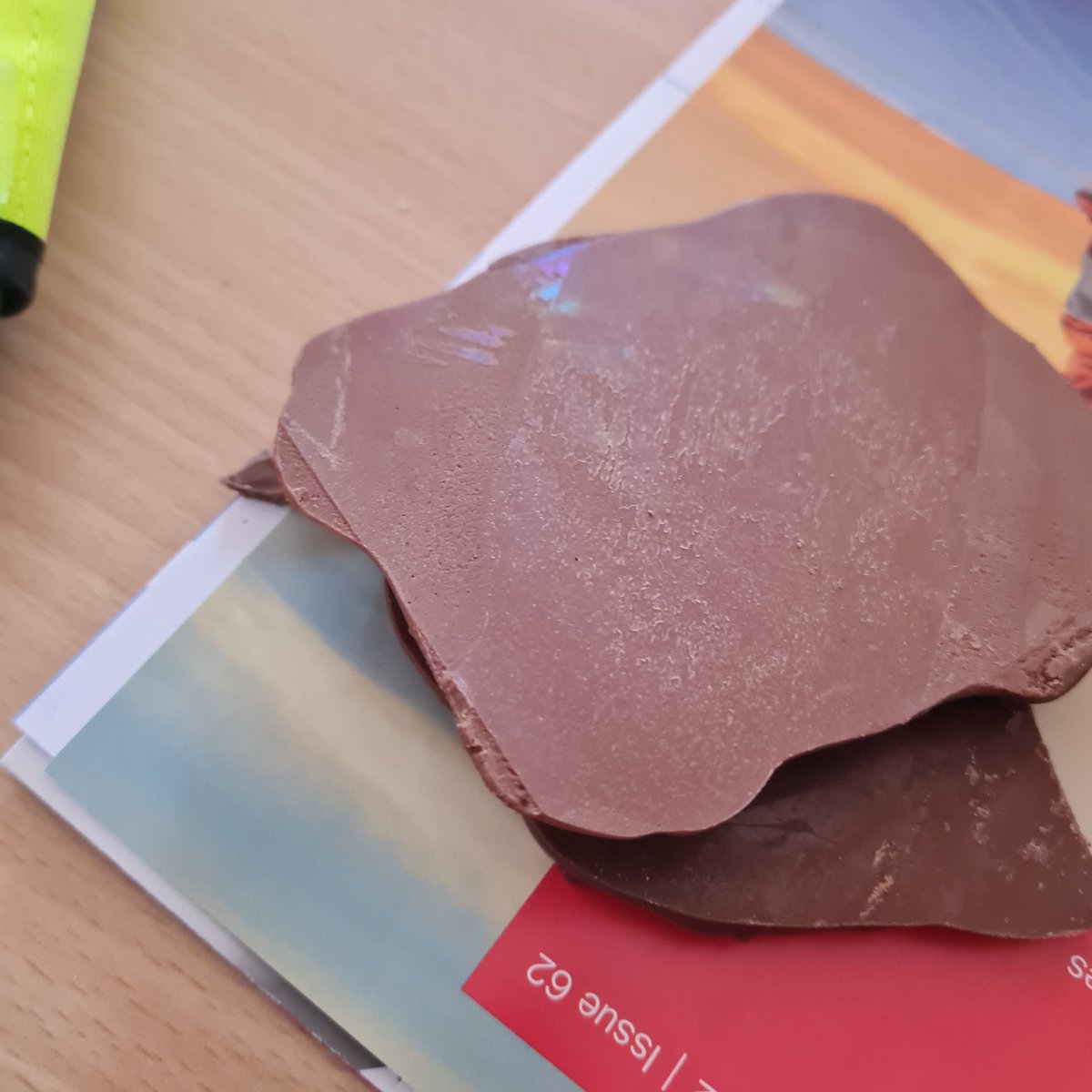 JammyPhysics's tweet image. First time making holographic chocolate with students. Not too bad if I do say, and quite tasty 😁😋

#diffraction #chocolate #edutwitter #iteachphysics