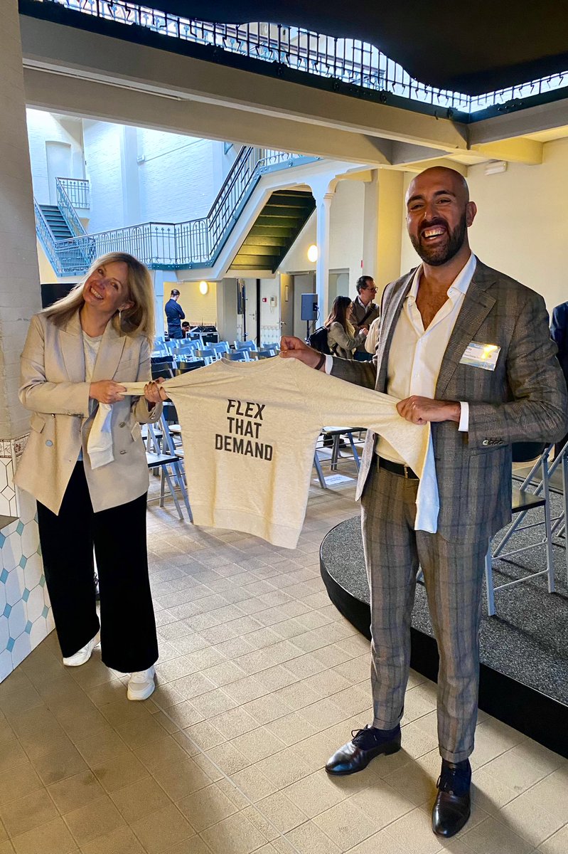 Natalie_Sam's tweet image. #SmartEnergySummit2023

-It was an intense, agenda and ideas wise, as well as the number of great speakers wise event

-Team 🙌🏻👌 @smartEnEU - 
thanks!

- one more highlight - who said Energy is not a creative domain? @MikVilla86  coined the tagline
 👇#flextgatdemand 🥋action