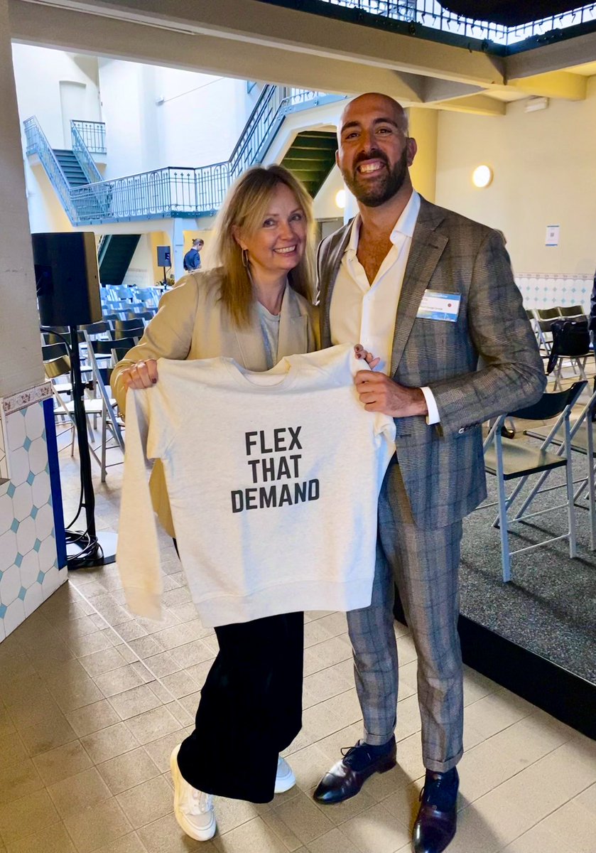 Natalie_Sam's tweet image. #SmartEnergySummit2023

-It was an intense, agenda and ideas wise, as well as the number of great speakers wise event

-Team 🙌🏻👌 @smartEnEU - 
thanks!

- one more highlight - who said Energy is not a creative domain? @MikVilla86  coined the tagline
 👇#flextgatdemand 🥋action