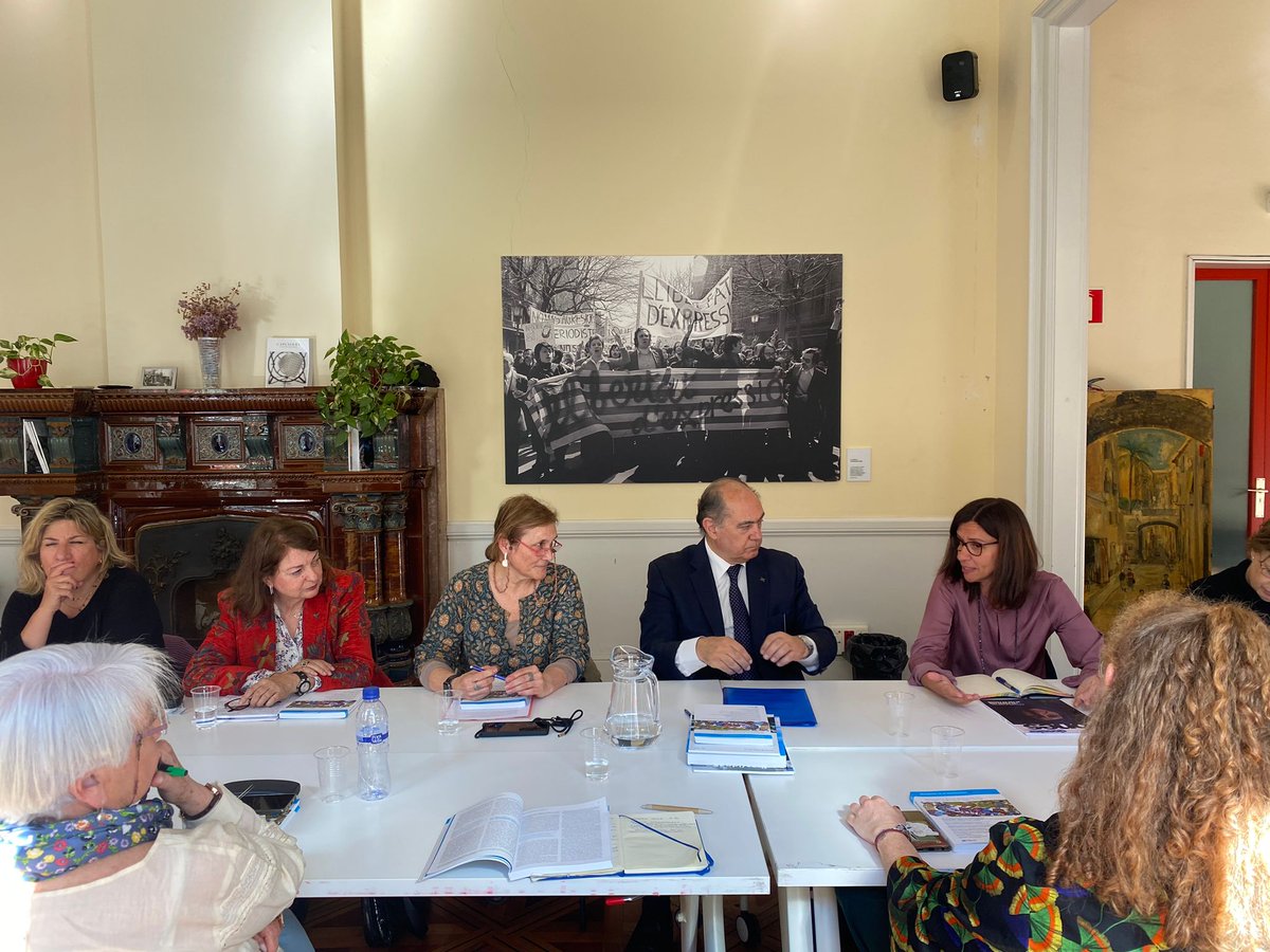 UfMSecretariat's tweet photo. Para las mujeres periodistas del #Mediterráneo, compartir estrategias y conocimientos es esencial para conseguir que su voz llegue y que las mujeres se conviertan en protagonistas ➡️ En la charla de hoy organizada por @IEMed_, nuestra experta en género @Dorangricchia ha destacado los esfuerzos de la #UpM por llevar la perspectiva de género a todos los ámbitos en los que trabajamos @periodistes_cat